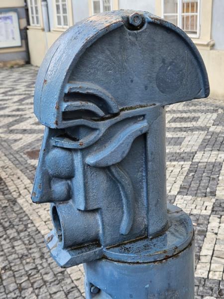 Opomíjené a neviditelné sochy