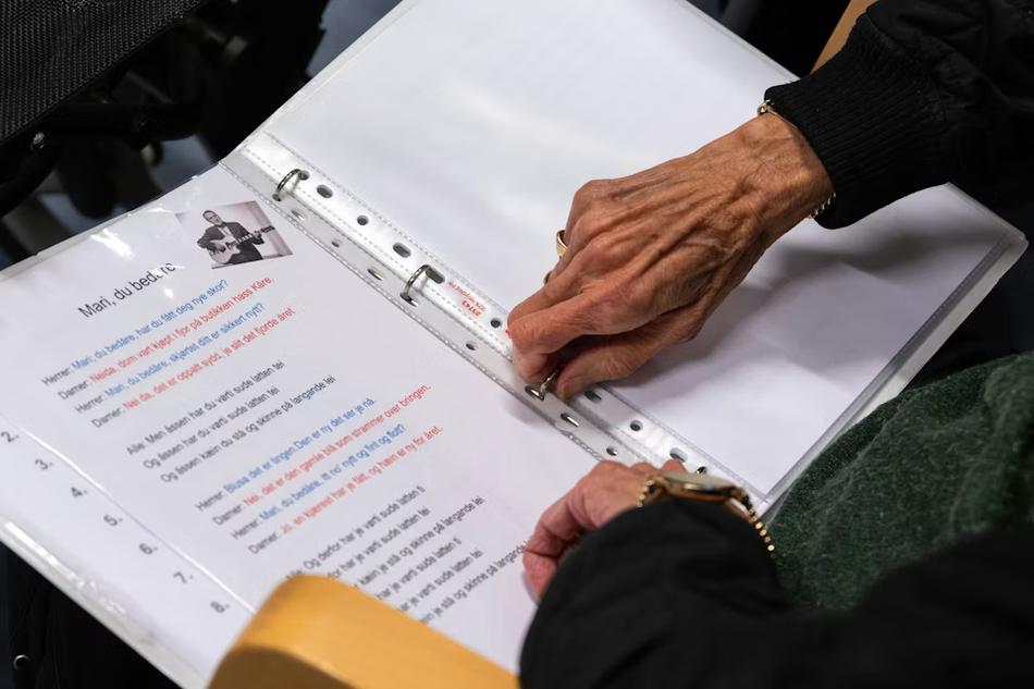 pianist og korister på demenskor