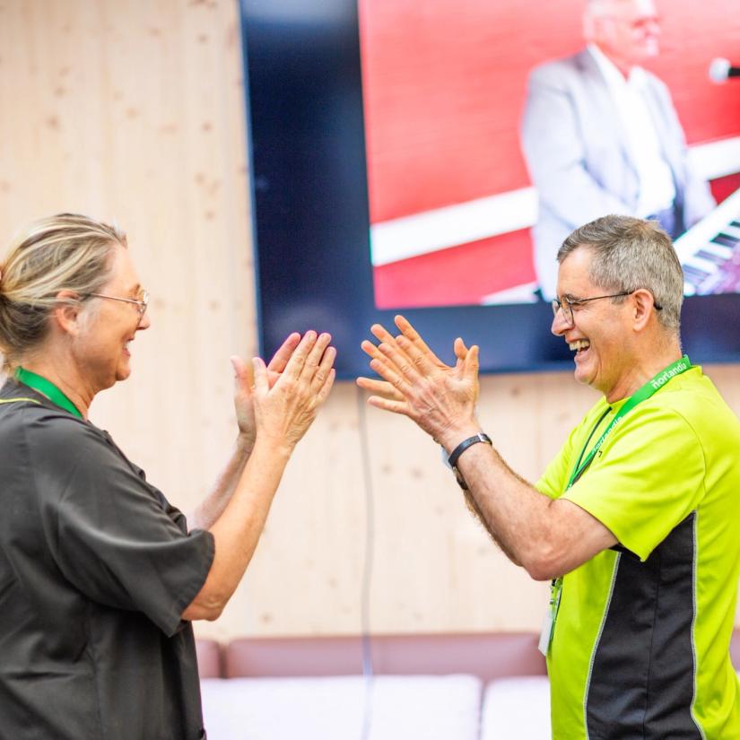 Det finnes et vell lav ulike kor for eldre, tilpasset brukernes behov og forutsetninger. Illustrasjonsfoto fra Nordisk sangsymposium i 2023, Krafttak for sang