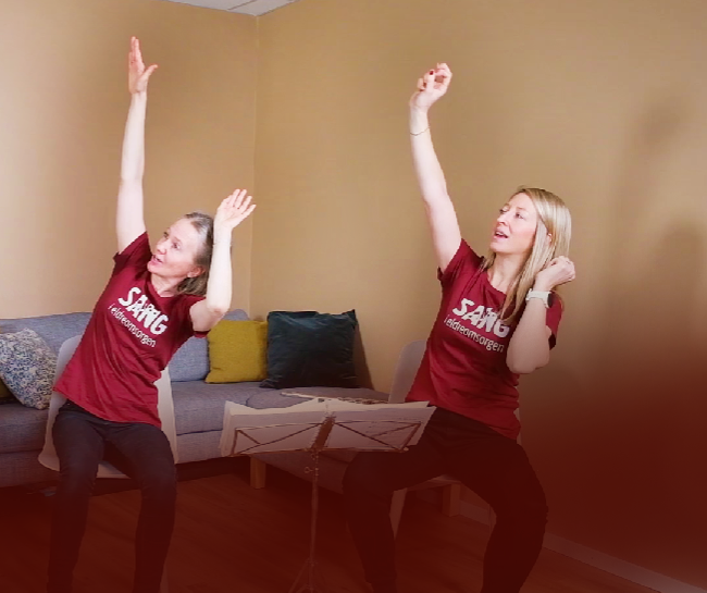 Sangstund-eldre-sittende sangtrim