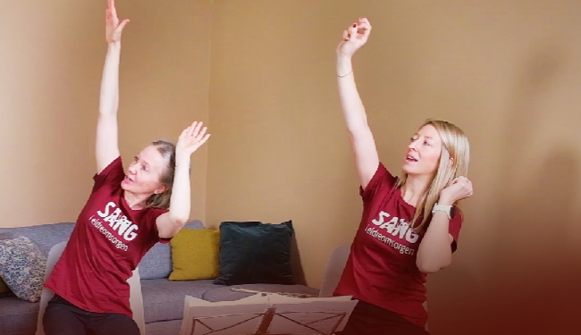 Sangstund-eldre-sittende sangtrim