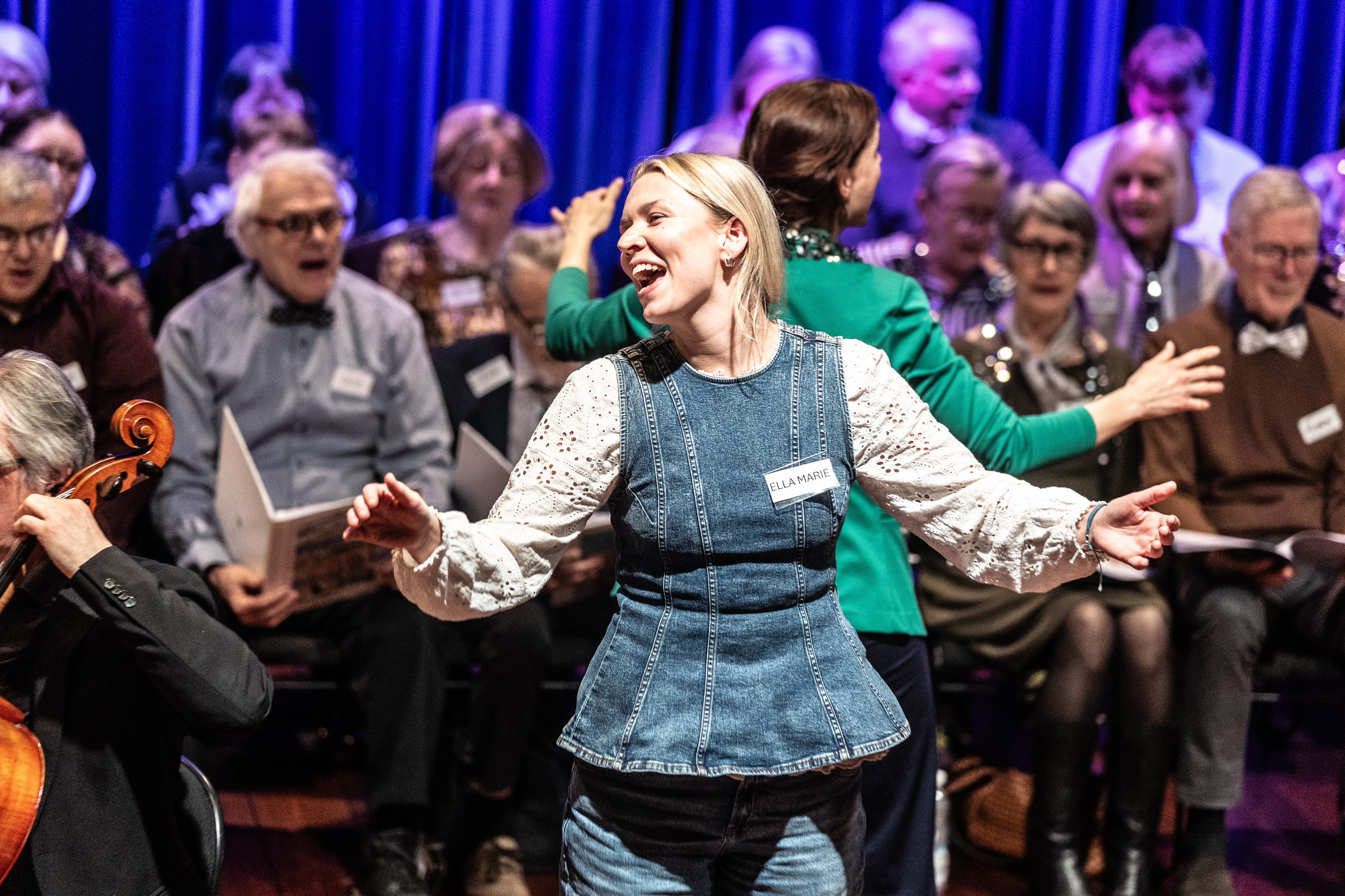 musikalske ledere og korister på konsert