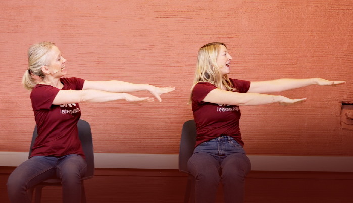 Sangstund-eldre-sangtrim-sittende