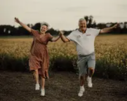 eldre mennesker danser
