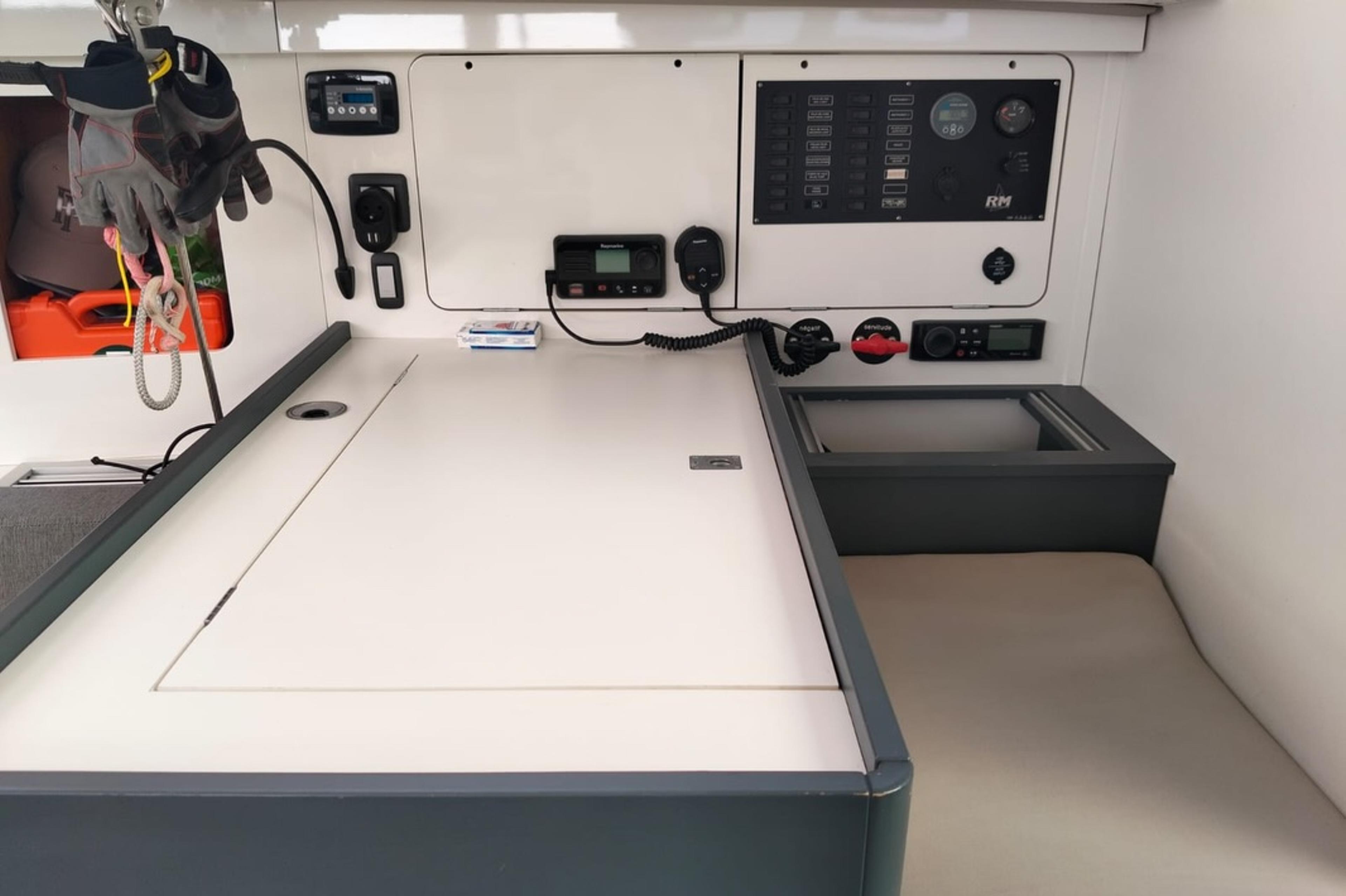 2017 RM YACHTS 1270