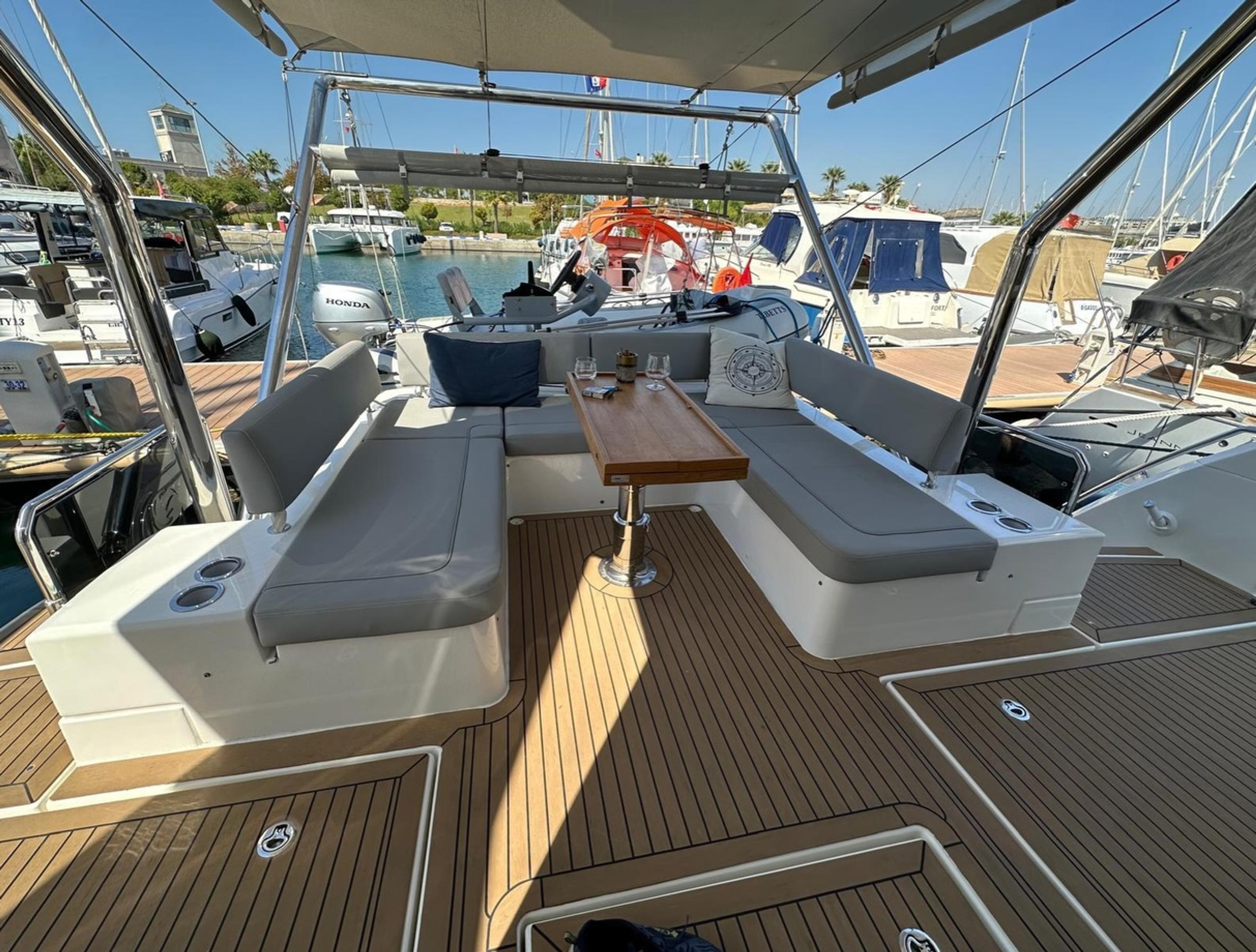 2021 AQUILA 44 POWER CATAMARAN