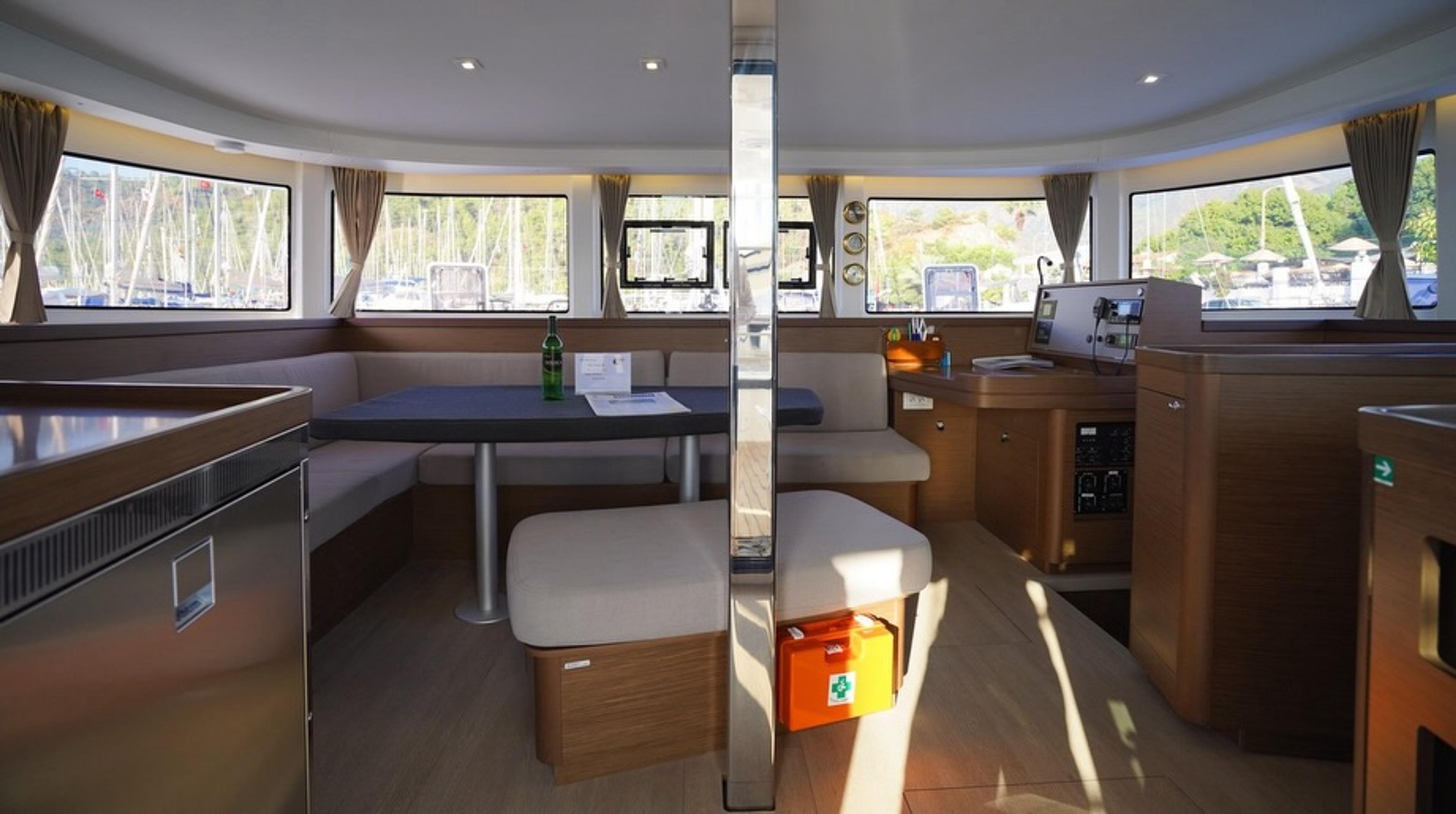 2019 LAGOON 42