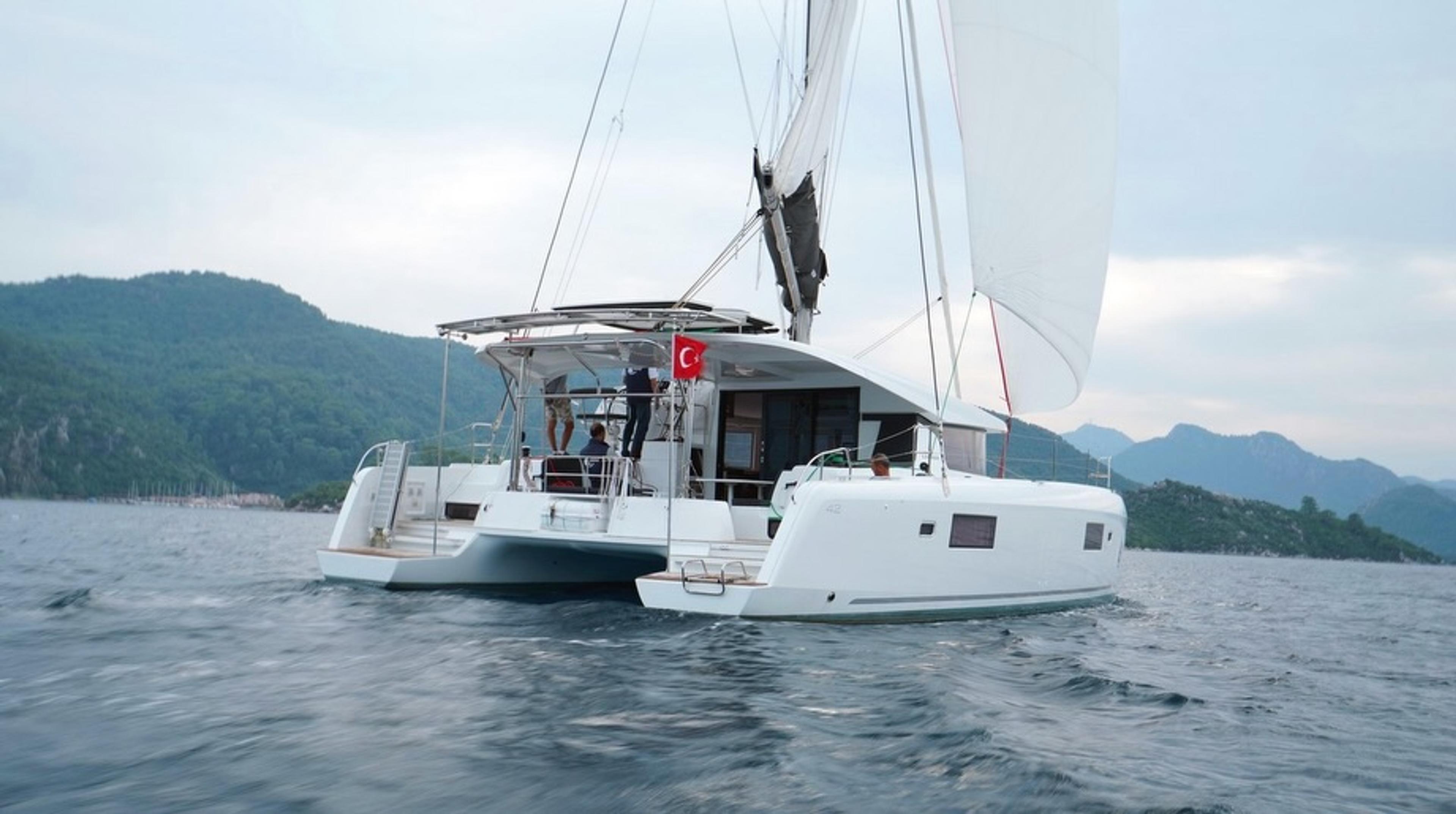 2019 LAGOON 42