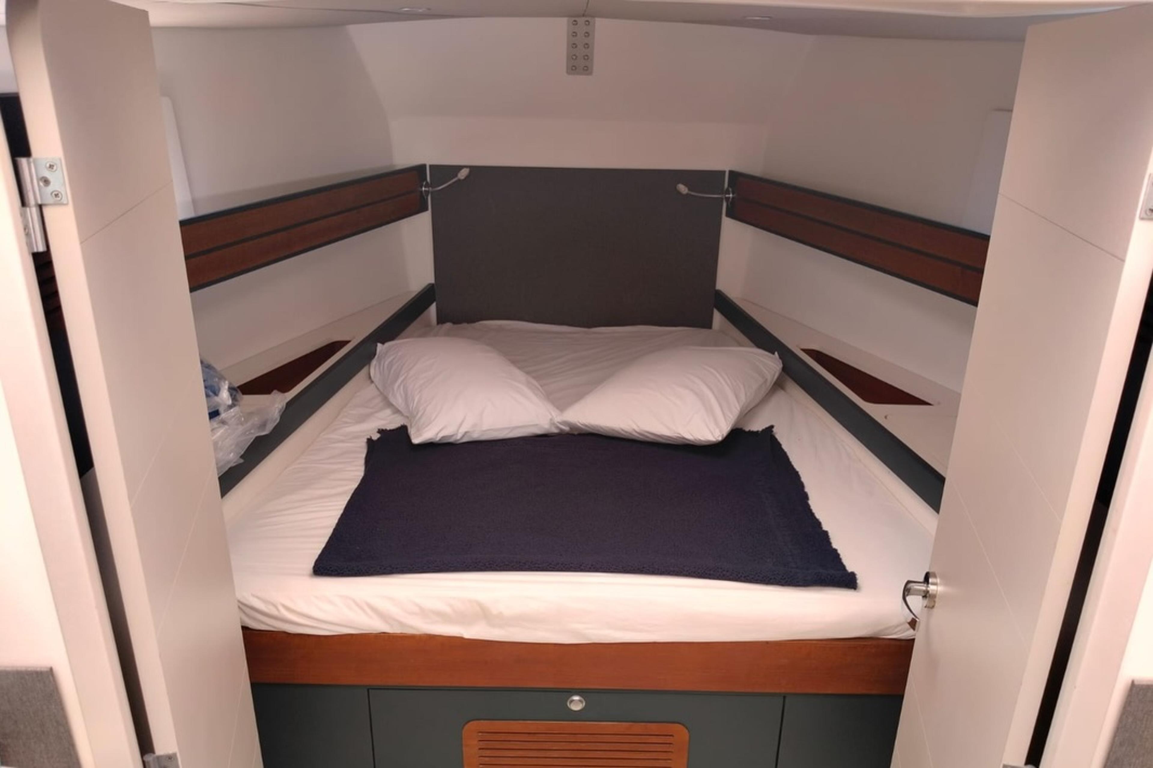 2017 RM YACHTS 1270