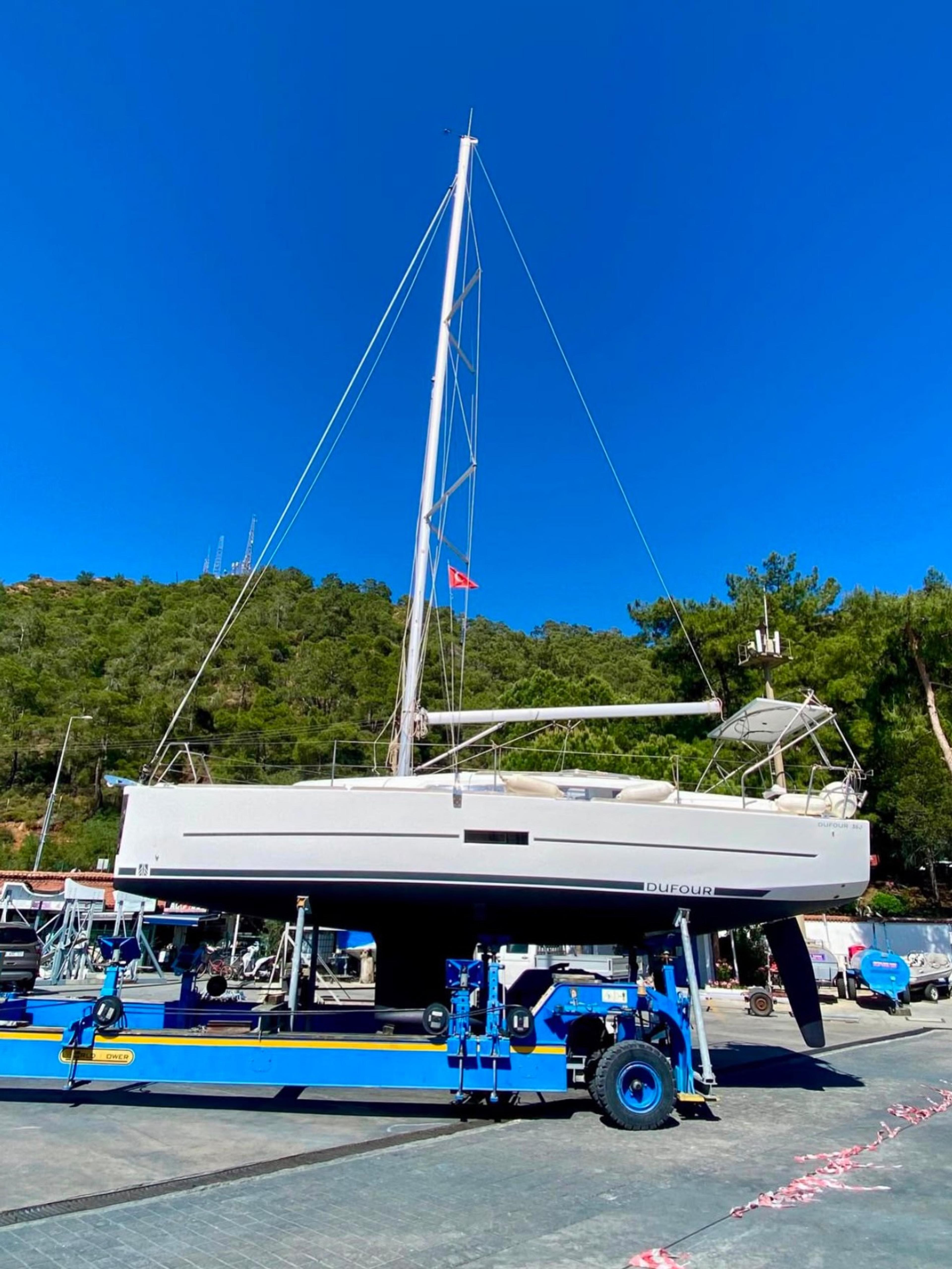 2019 Dufour 360