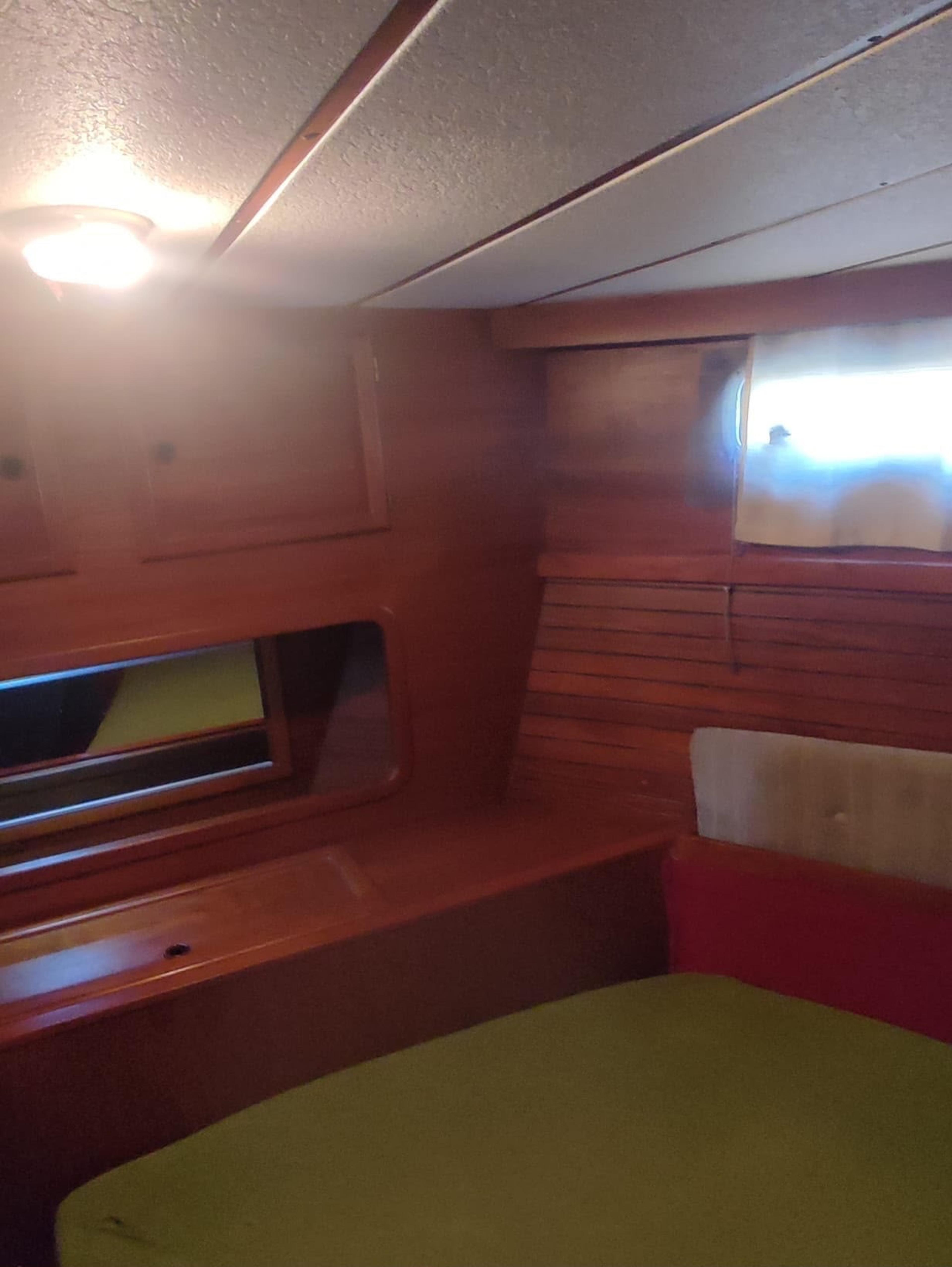 1990 Nauticat 33