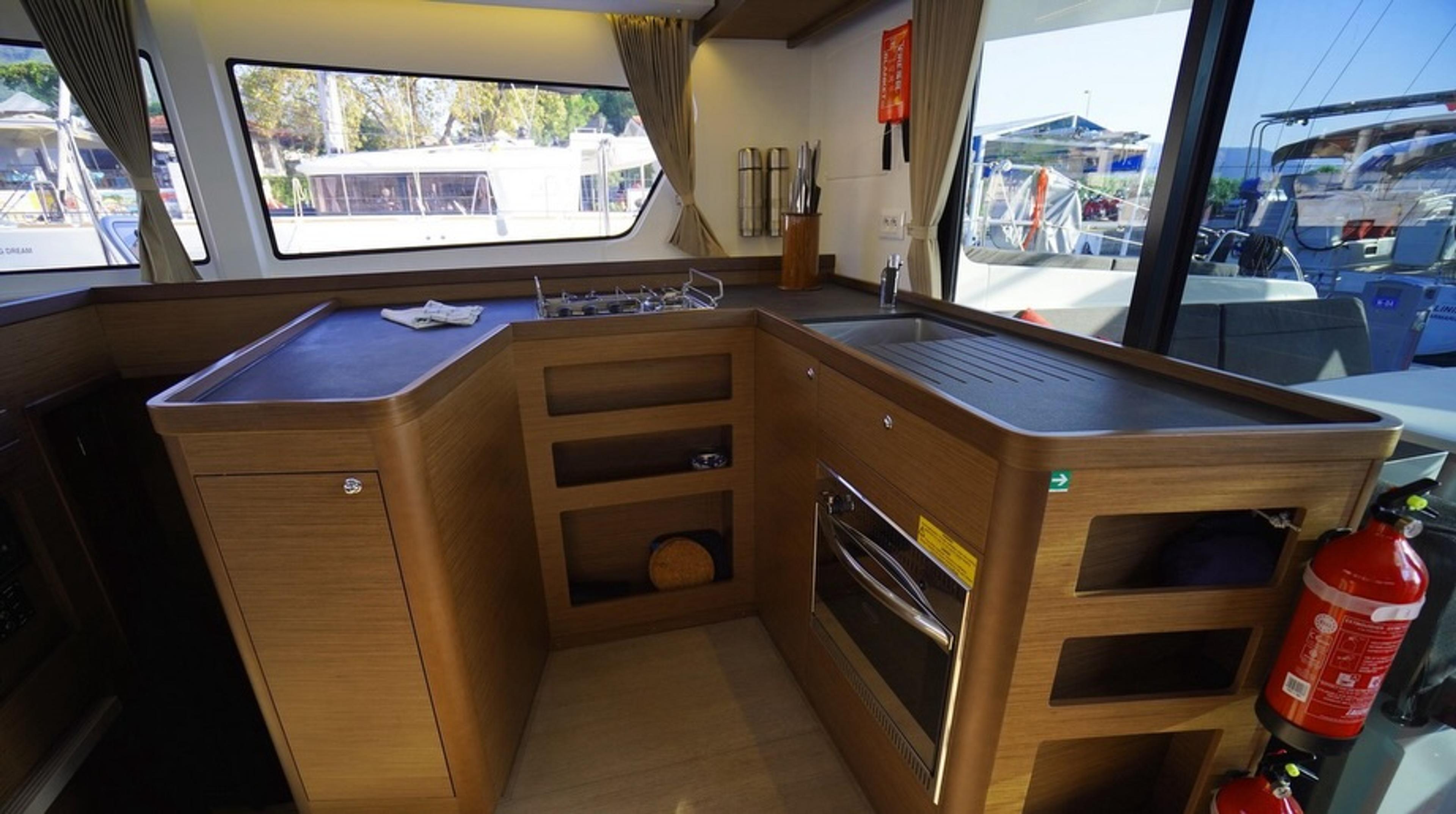 2019 LAGOON 42