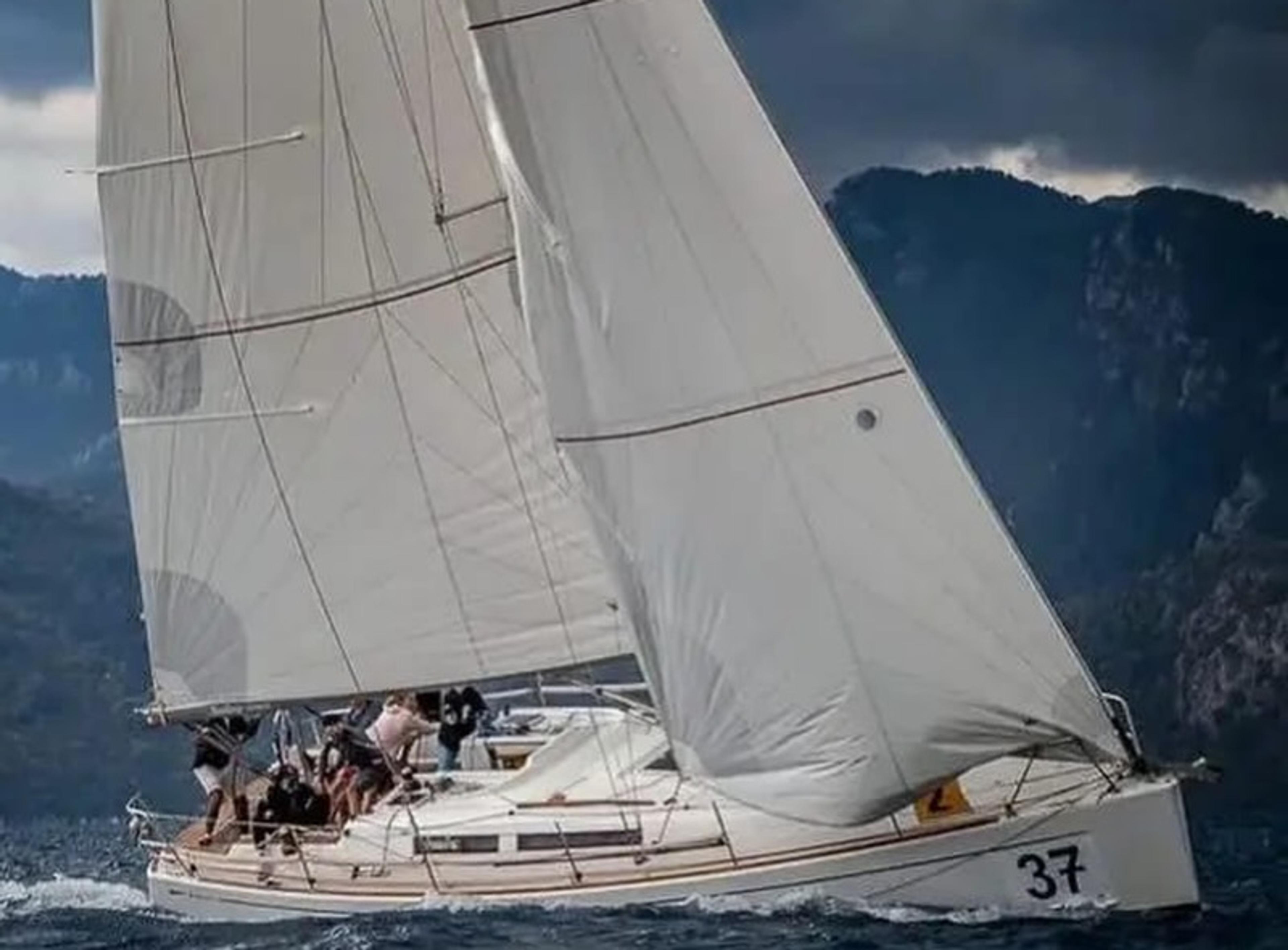 2006 Grand Soleil 37 B&C