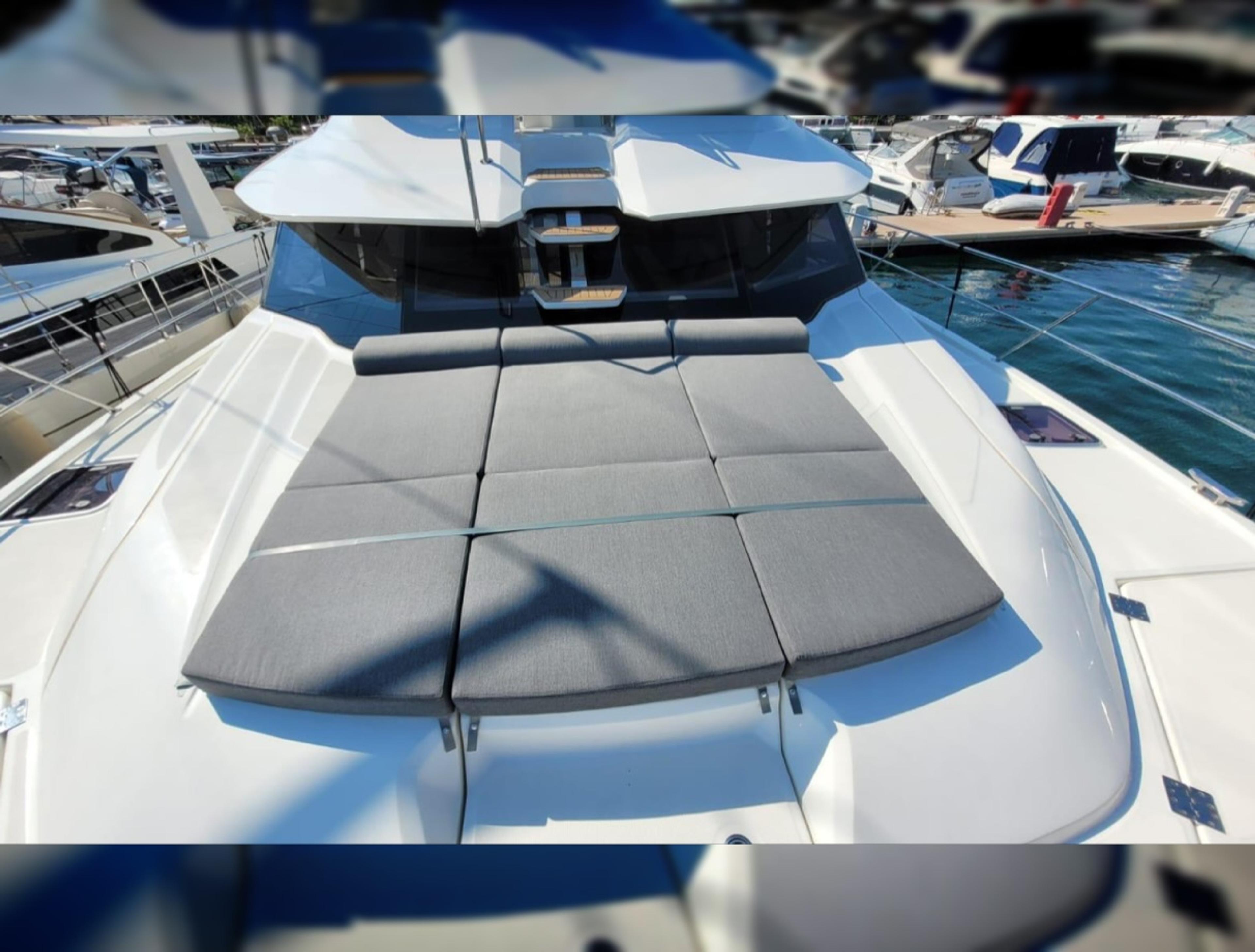 2021 AQUILA 44 POWER CATAMARAN
