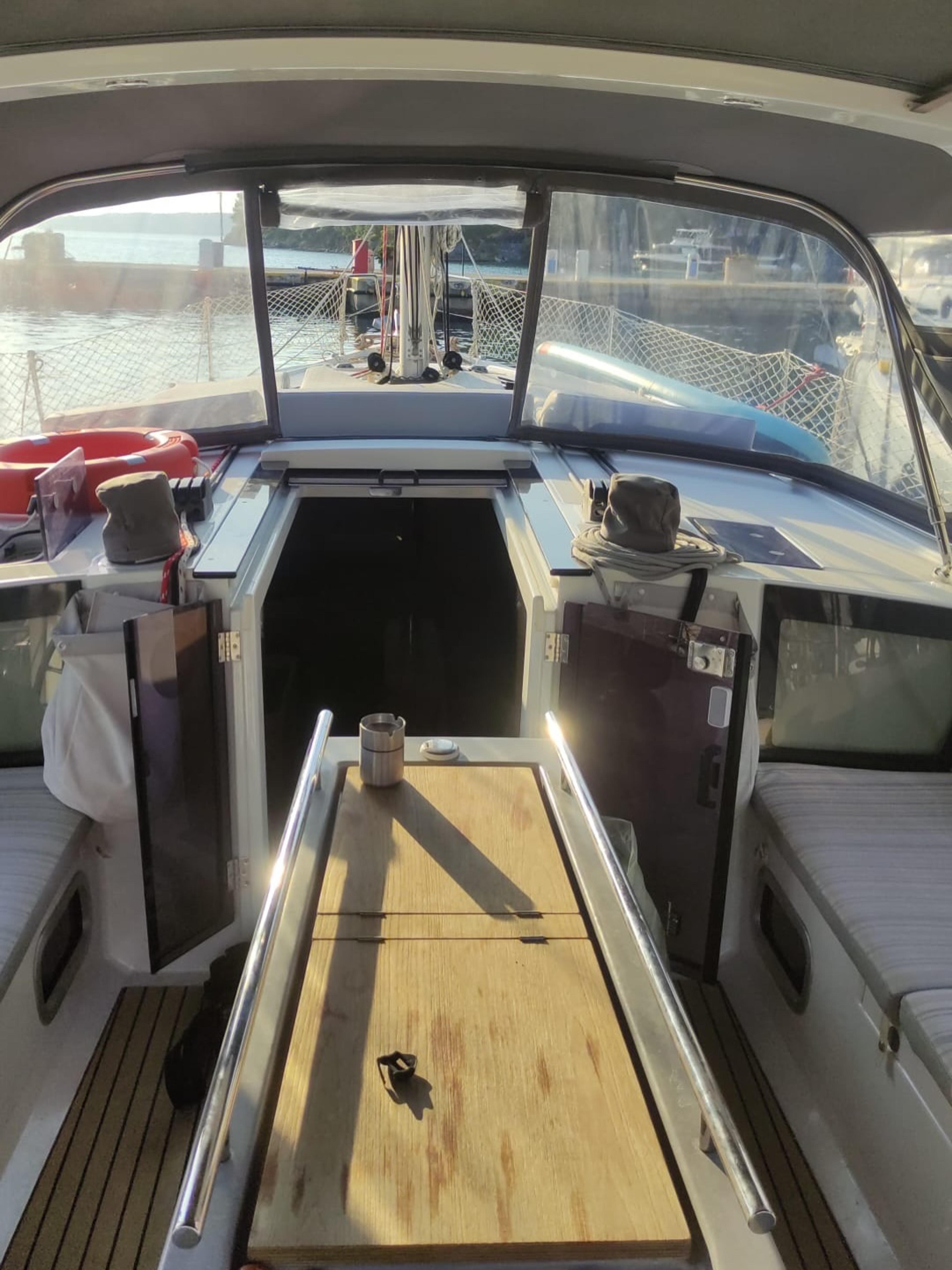 2018 BENETEAU OCEANIS 41.1