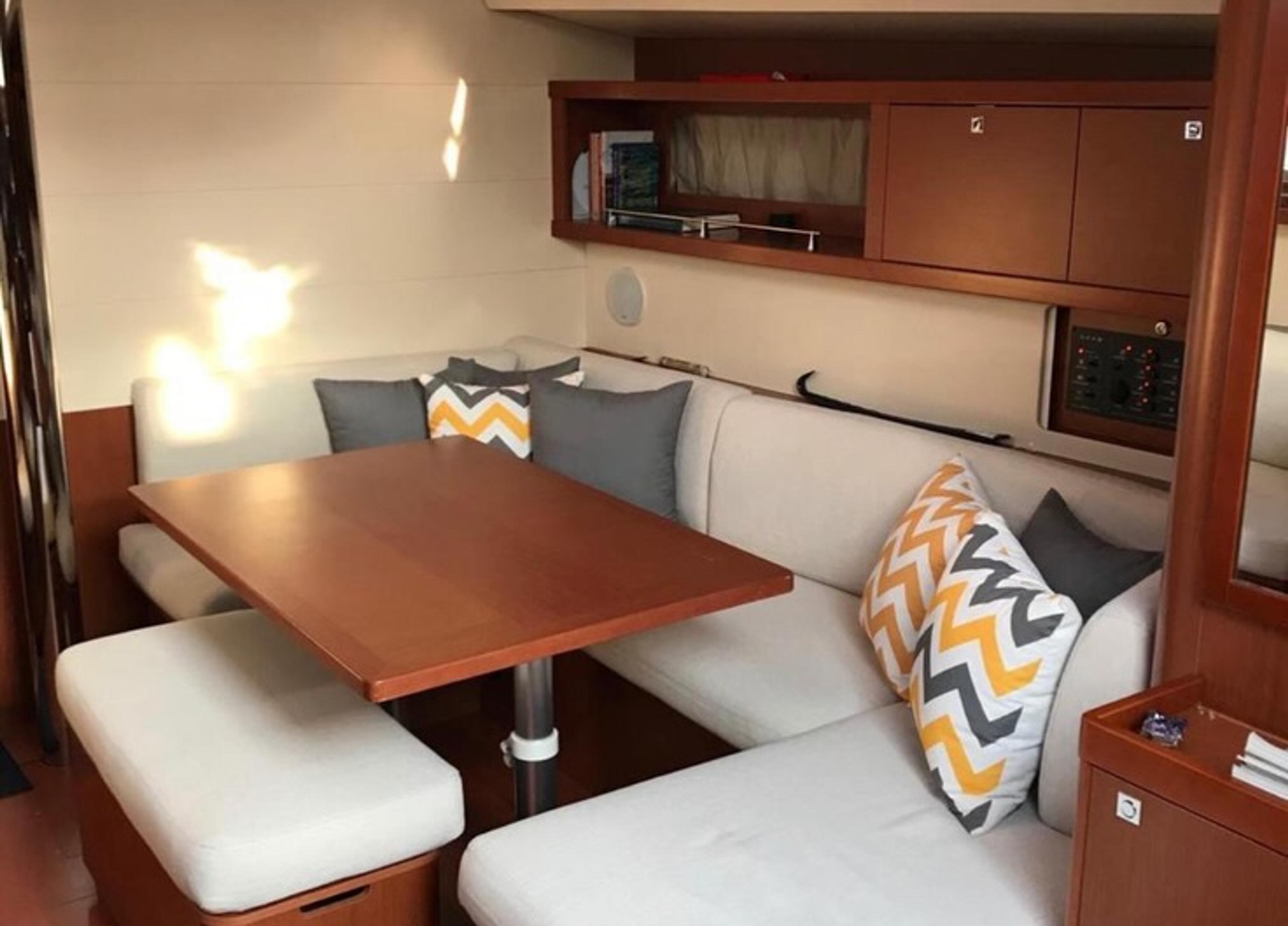 2013 Beneteau Oceanis 45