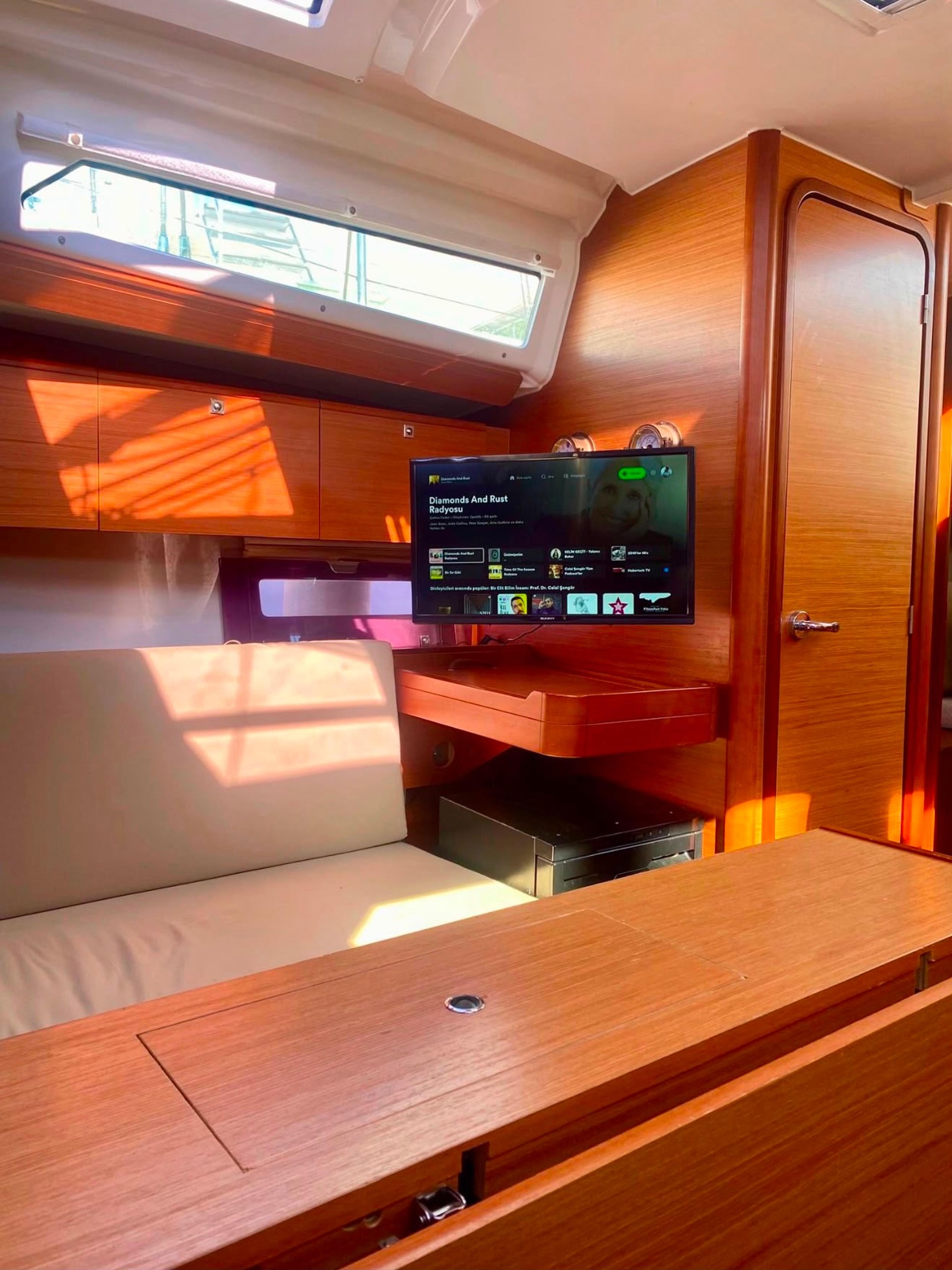 2019 Dufour 360