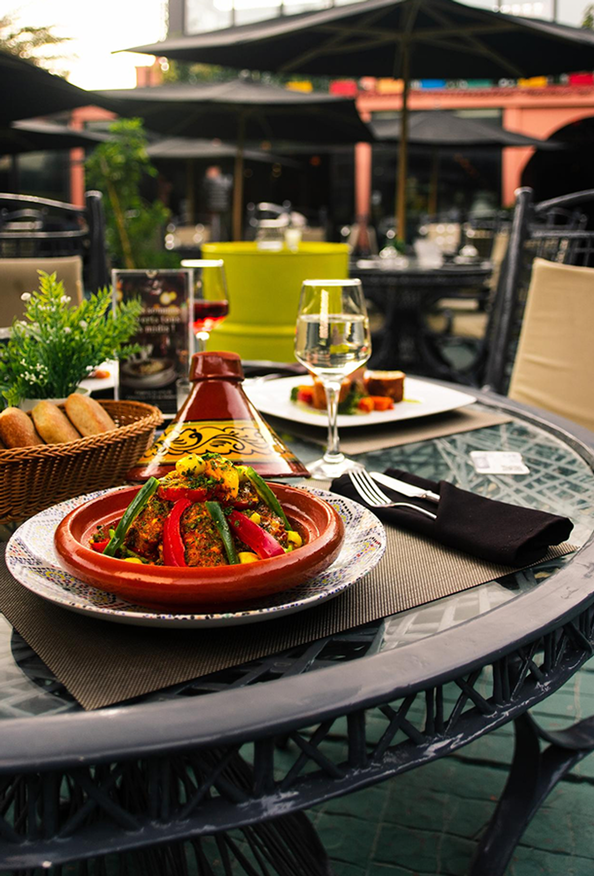 Restaurants & Cafes