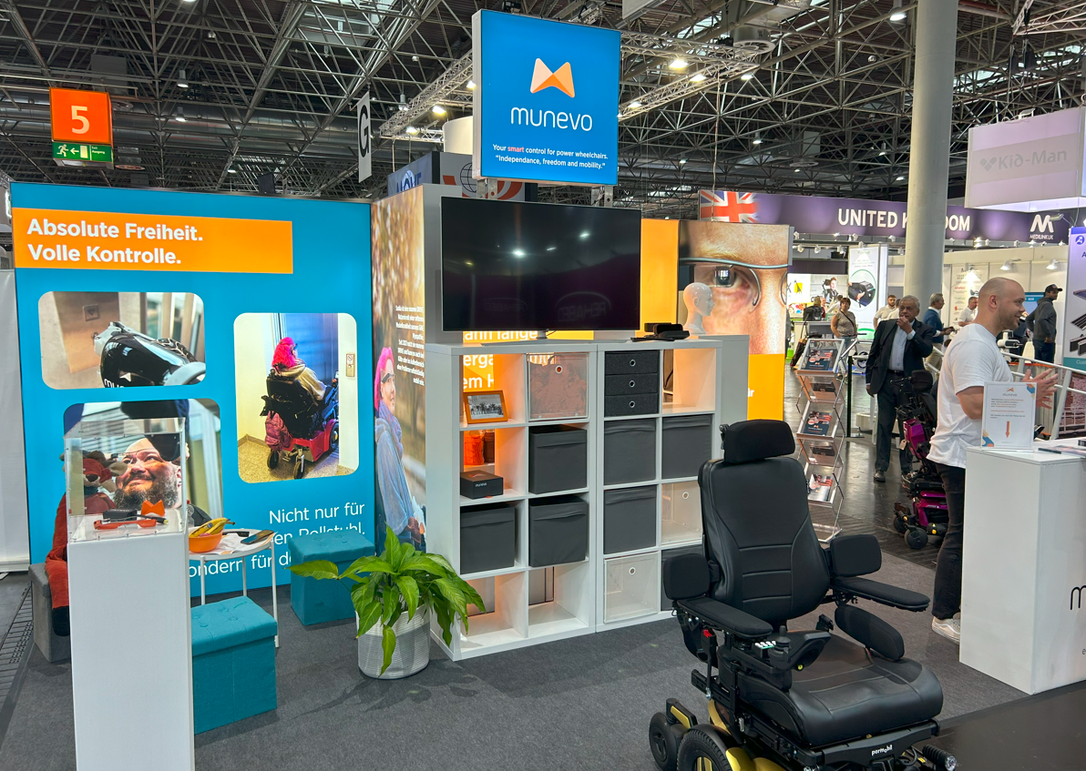 munevo Rollstuhlsteuerung munevo Rollstuhlsteuerung auf einer Messe