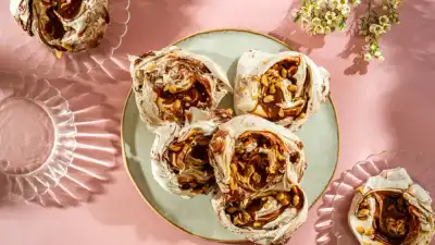 Kjempemarengs med peanøtter, kakao og salt karamell