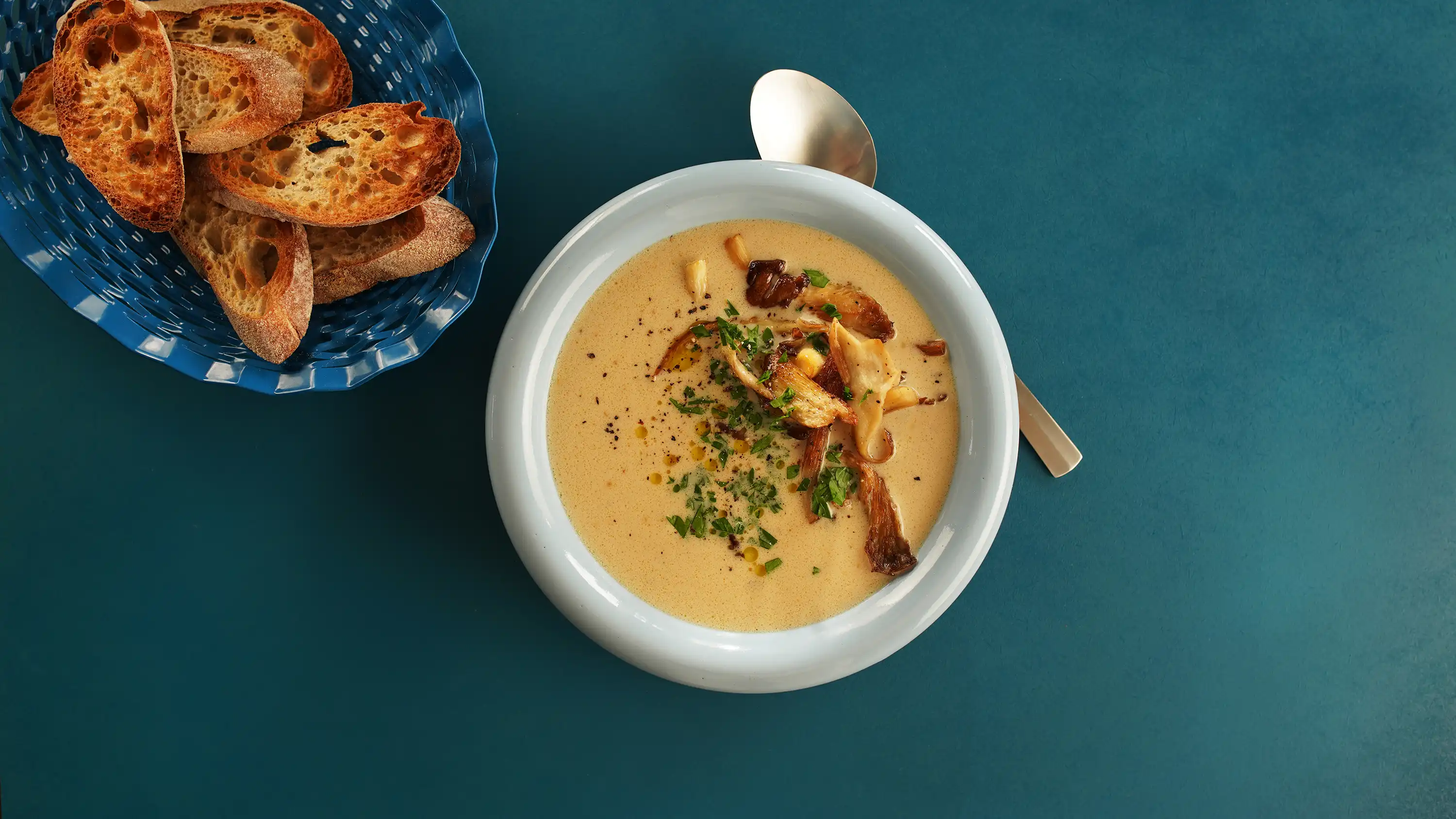 Kremet soppsuppe med kyllingkraft