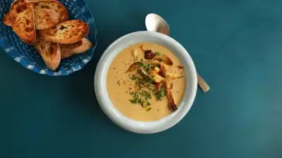 Kremet soppsuppe med kyllingkraft