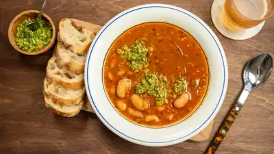 Bønnesuppe med kyllingkraft