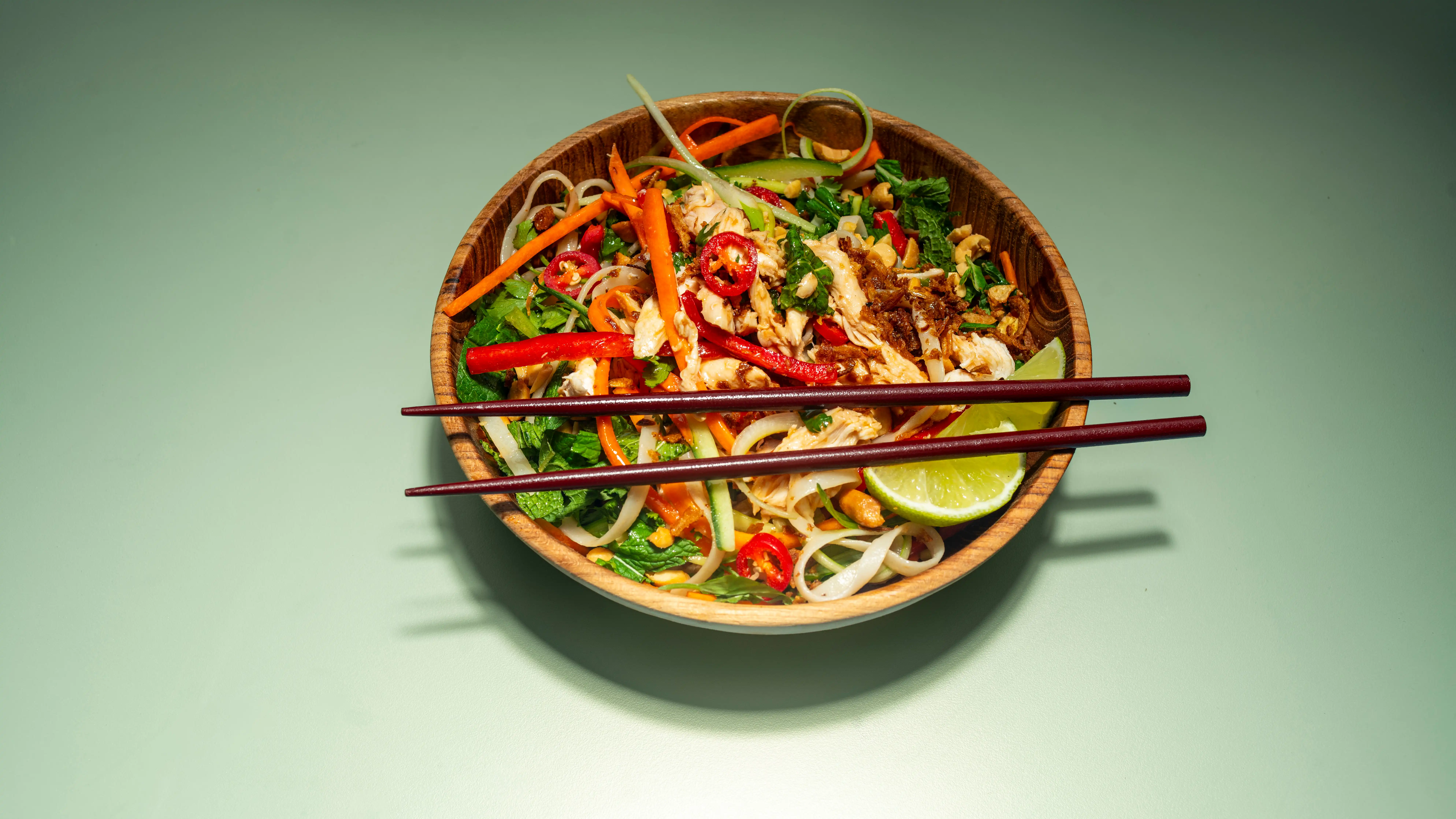 Vietnamesisk nudelsalat med kylling