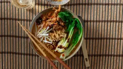 Tantanmen-ramen med kyllingrester