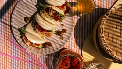 Bao buns med pulled chicken fra Stange Mathallen