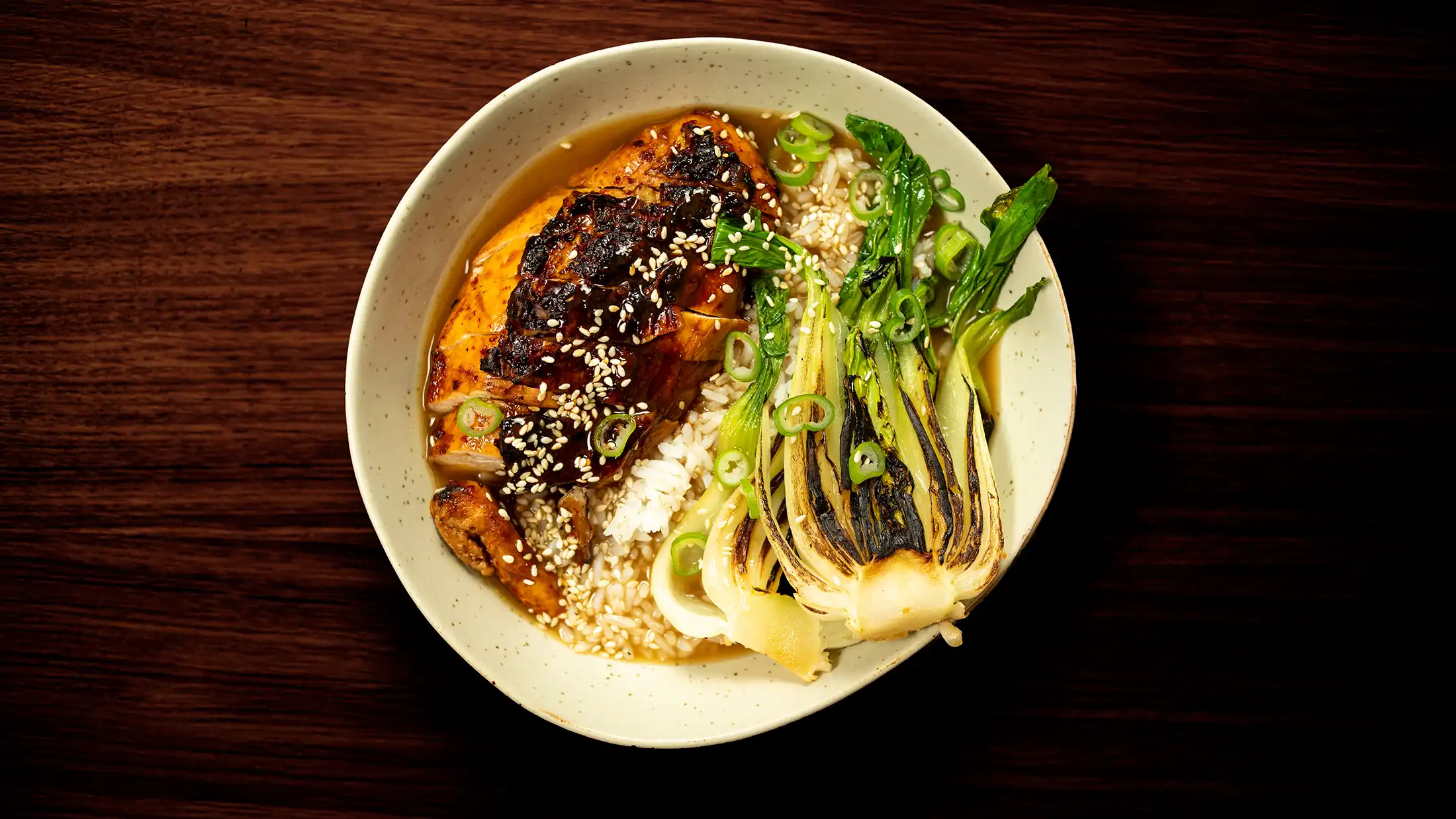 Miso- og ingefærmarinert kylling med pak choi