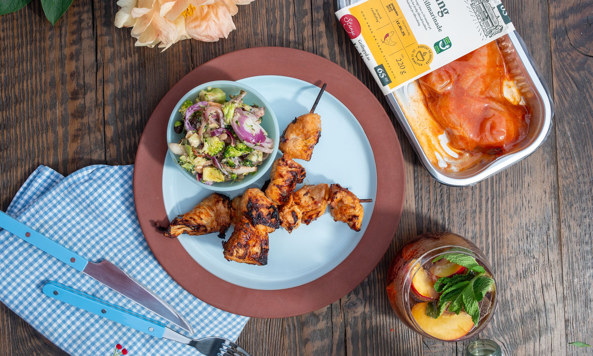 Grillspyd med kremet brokkolisalat