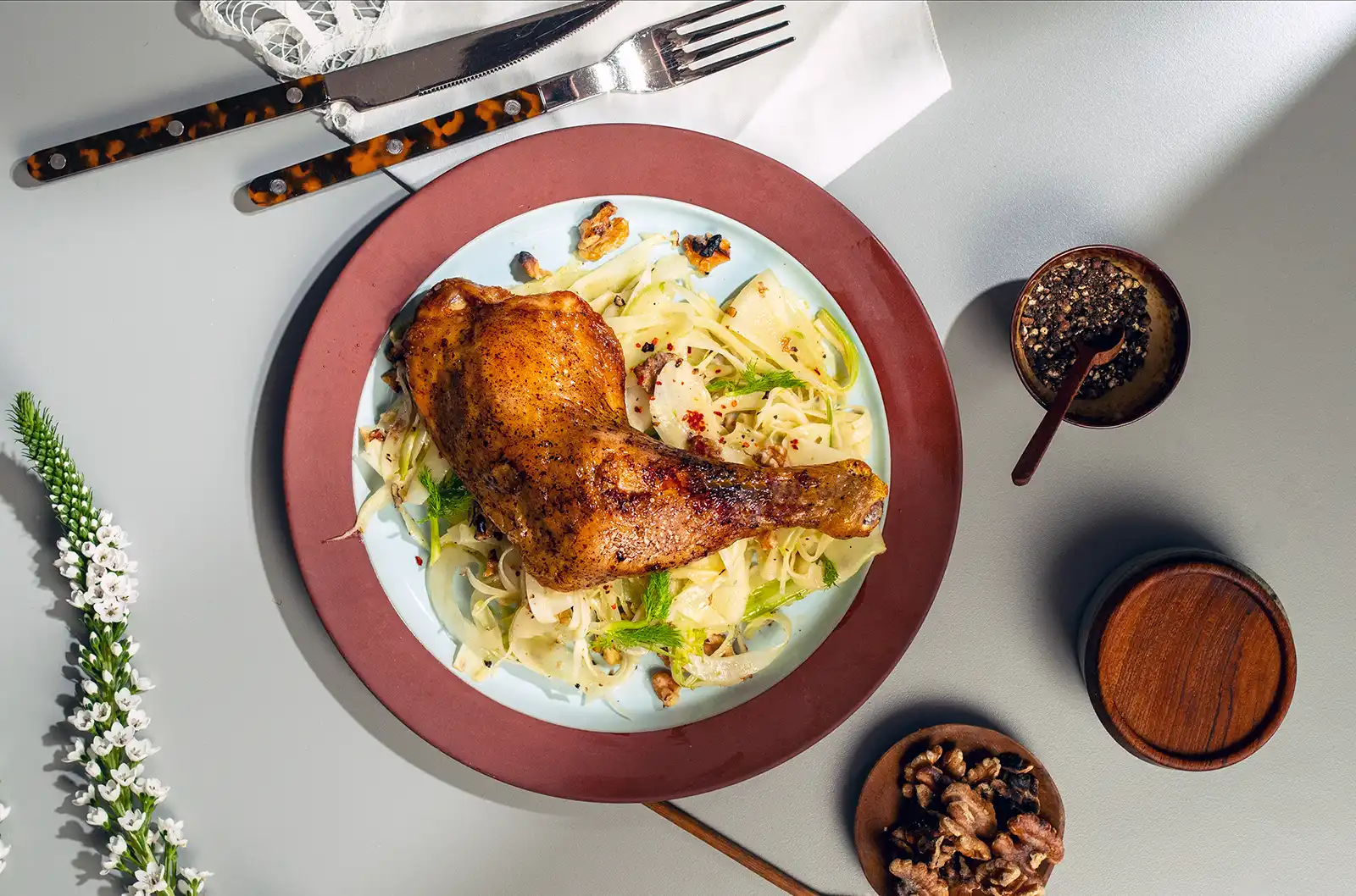 Kyllinglår med fennikel- og valnøttsalat