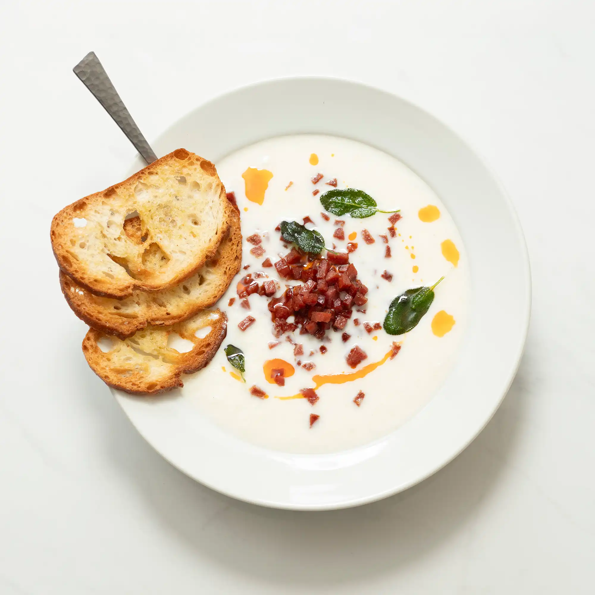 Blomkålsuppe med bacon spekepølse