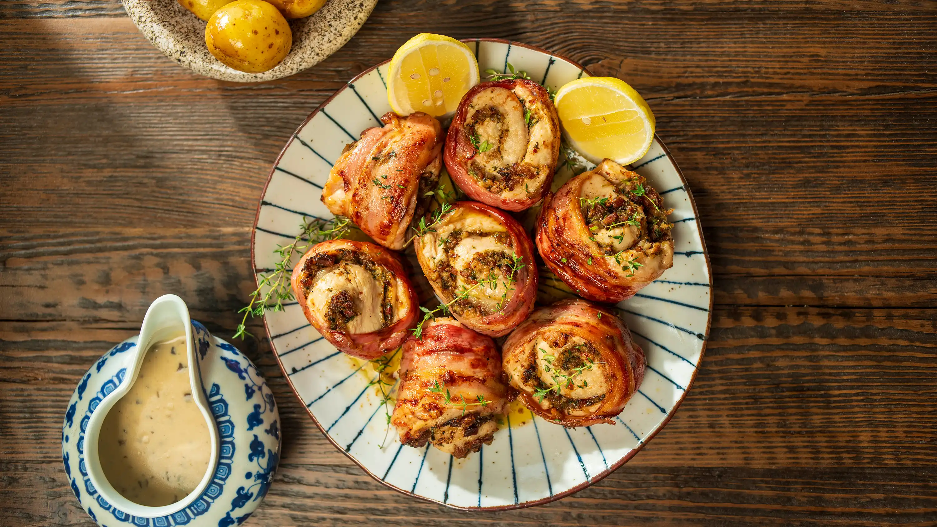 Surret kalkunfilet fylt med urter og pancetta