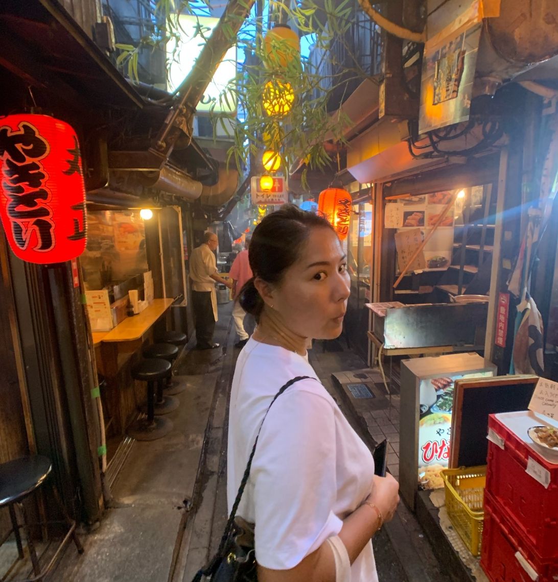 The New Moon Team Recommends, Lately at The New Moon, for September 2022, photo of Fumi Kamigama in Shinjuku alley filled with street food vendors