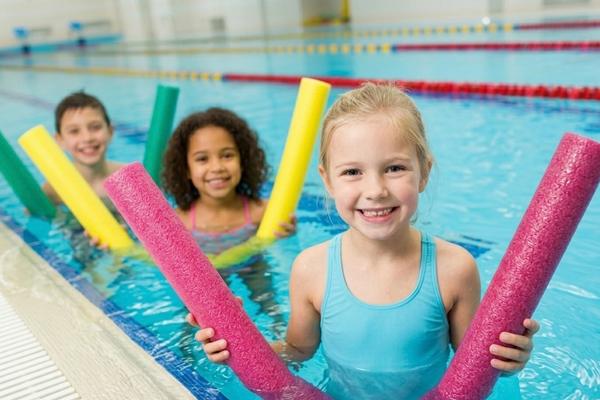 Kleingruppen Schwimmkurs Schwerin – intensiveres Schwimmtraining für Kinder