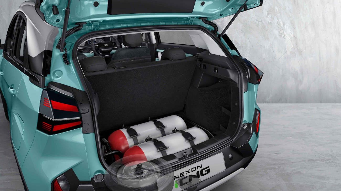 Boot space with luggage in the Nexon CNG