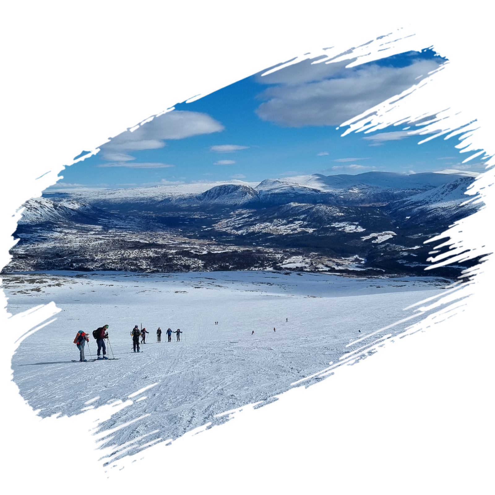 Folk på vei oppover mot Storhornet (Oppdal) på ski