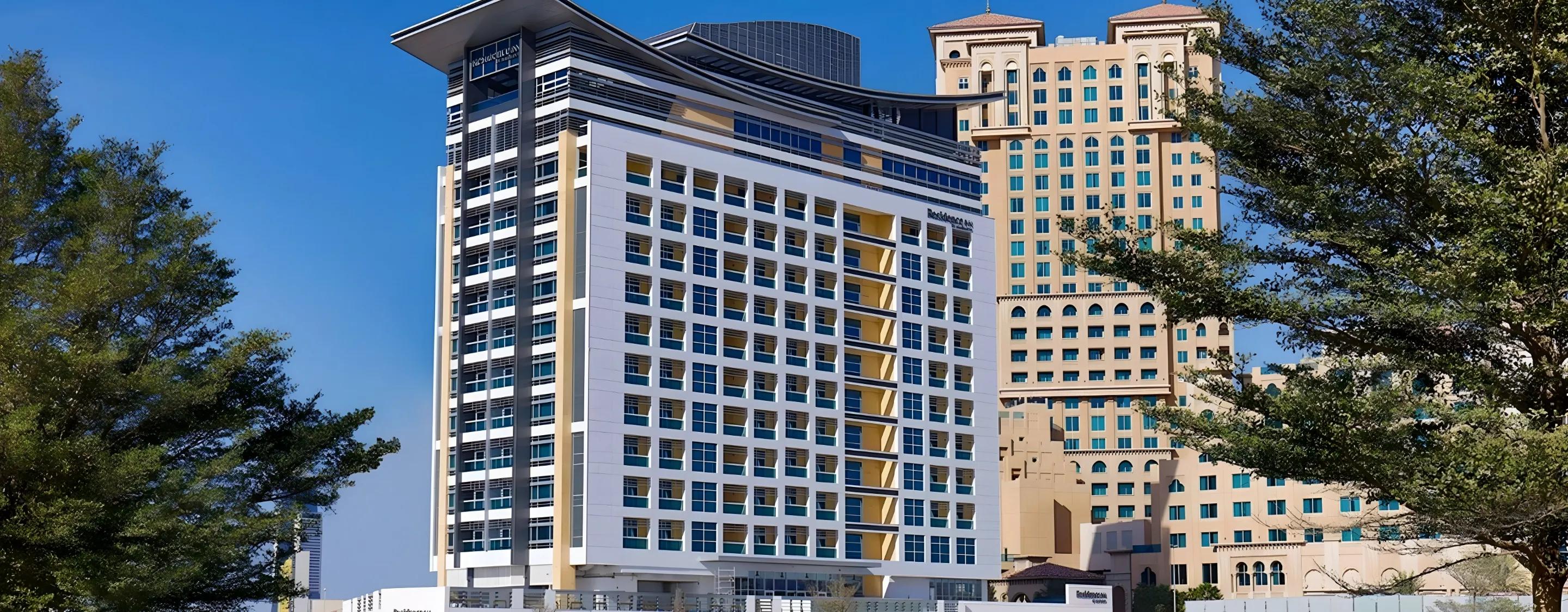 Fully Renovated Luxury Villa in Pearl Jumeirah, Dubai - Image 7