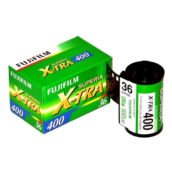 Film Fujifilm Superia X-TRA 400, typ 135, proces C-41