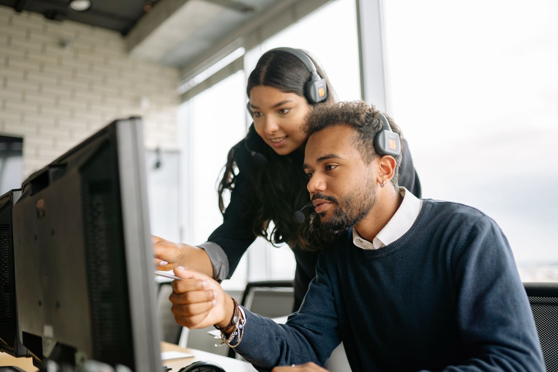 Agent assist software: what actually helps a human support rep, not just leadership dashboards