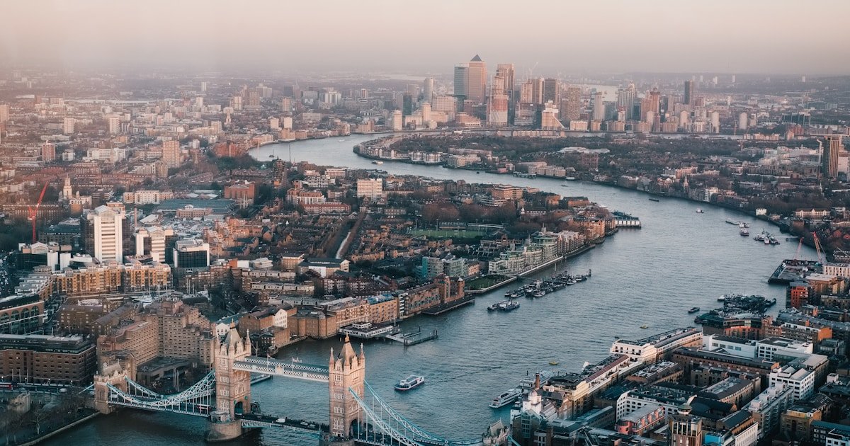 Mobile App Development UK: Building Apps for the British Market - Codestreaks Blog