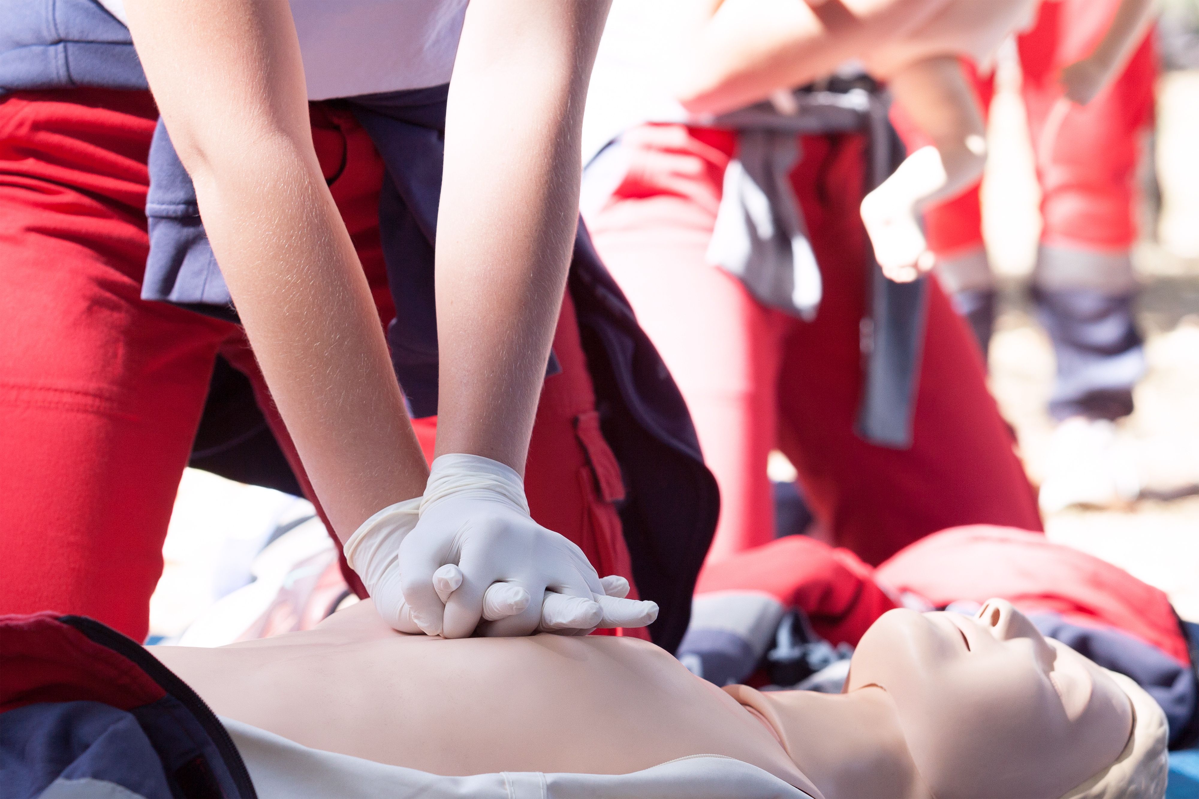 First aid class. Оказание медицинской помощи. Первая помощь. Оказание первой медицинской помощи. Оказание первой помощи Эстетика.