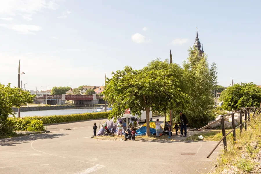 tenten waar kinderen in zitten worden niet ontruimd