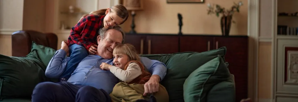 Beeld pa met kinderen