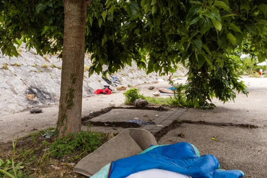 markeringen van waar eerder tenten hadden gestaan