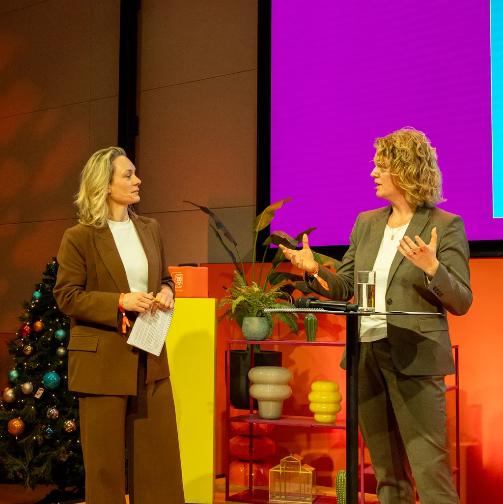 Alinda vermeer in gesprek met Monique Pennings