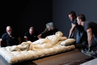 Foto: installatie van de Slapende Hermaphroditus