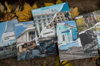 Een stapel postcards